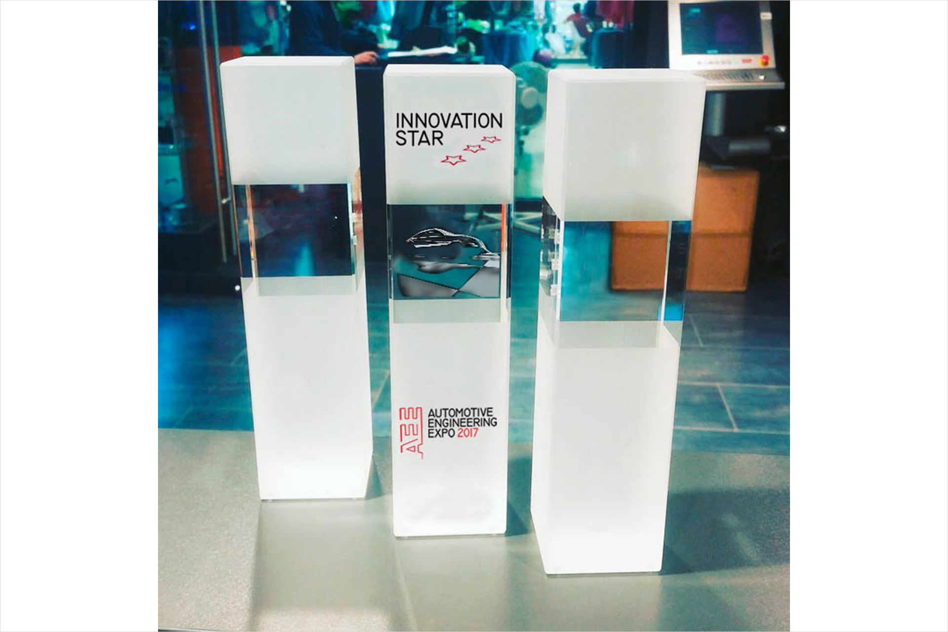 Drei Trophäen des AEE Innovation Award 2019