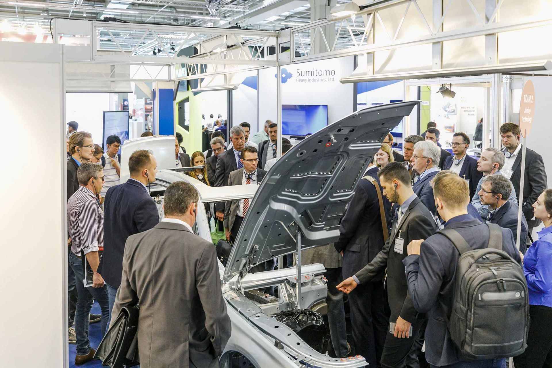 Auf der AEE finden Fachbesucher neue Produkte, Anwendungsbeispiele, fundierte Weiterbildungsangebote und zielgerichtetes Networking mit Kollegen und Lieferanten.