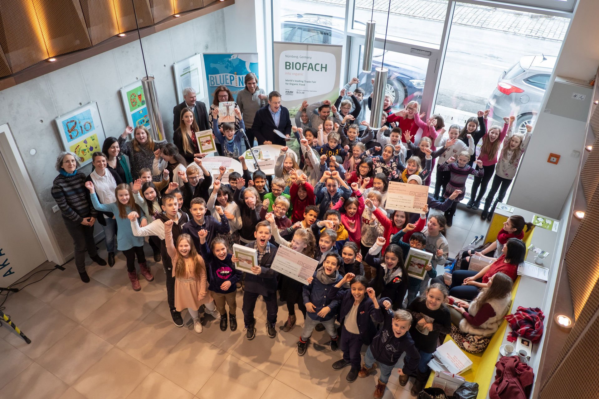 Gruppenfoto Preisverleihung Malwettbewerb 2019