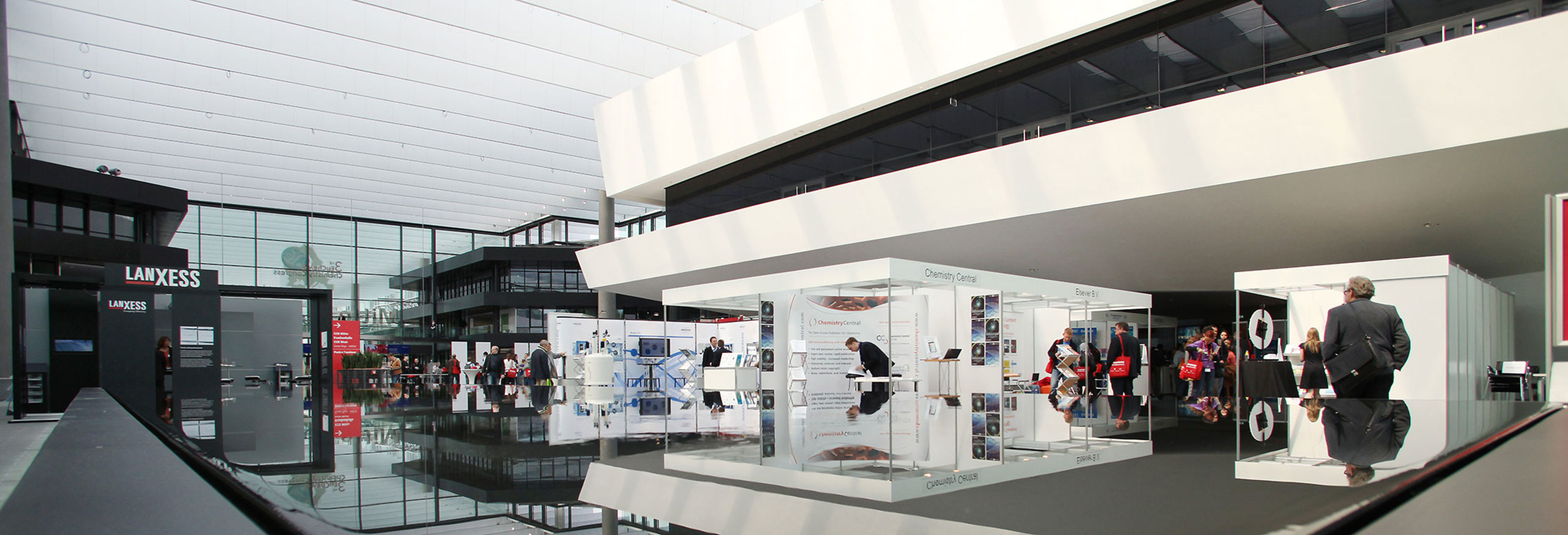 Ausstellung im Eingangsbereich des NCC Mitte im Messezentrum Nürnberg