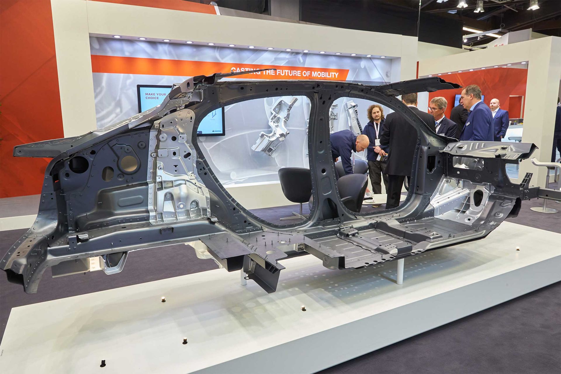 Fahrzeug-Karosserie am Messestand auf der EUROGUSS 2020.
