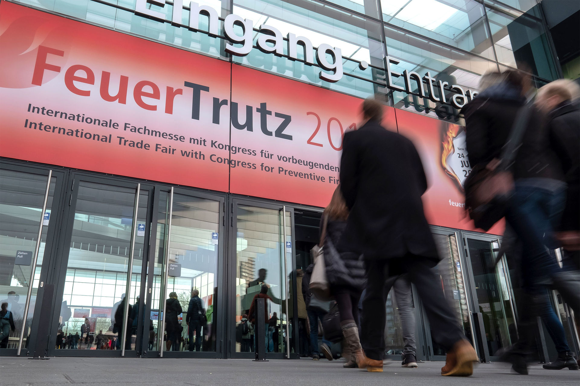 Besucher auf der FeuerTrutz
