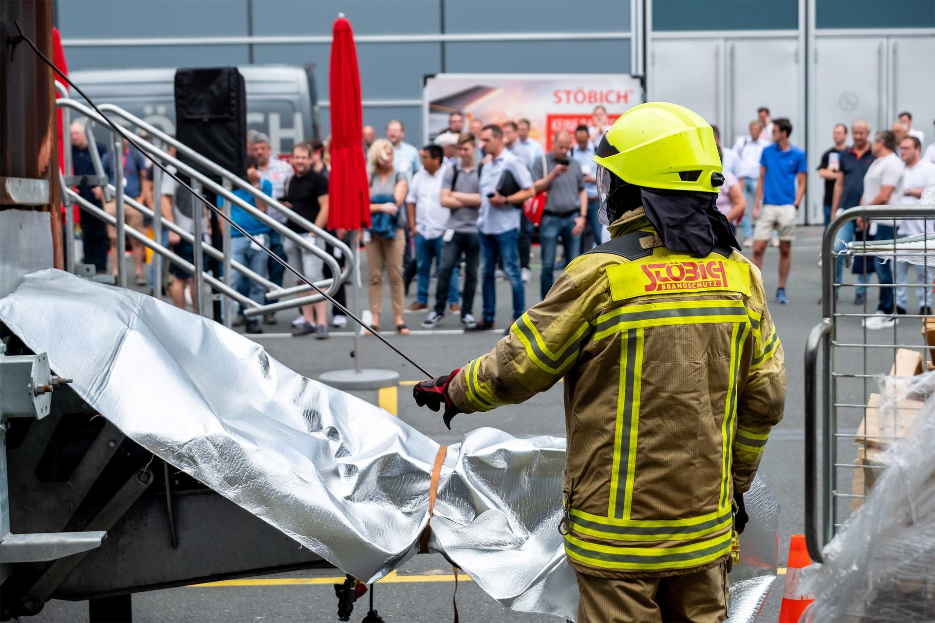 Besucher auf der FeuerTrutz