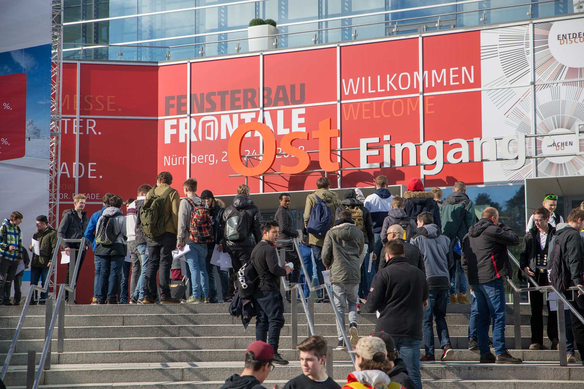 Fachbesucher auf der FENSTERBAU FRONTALE