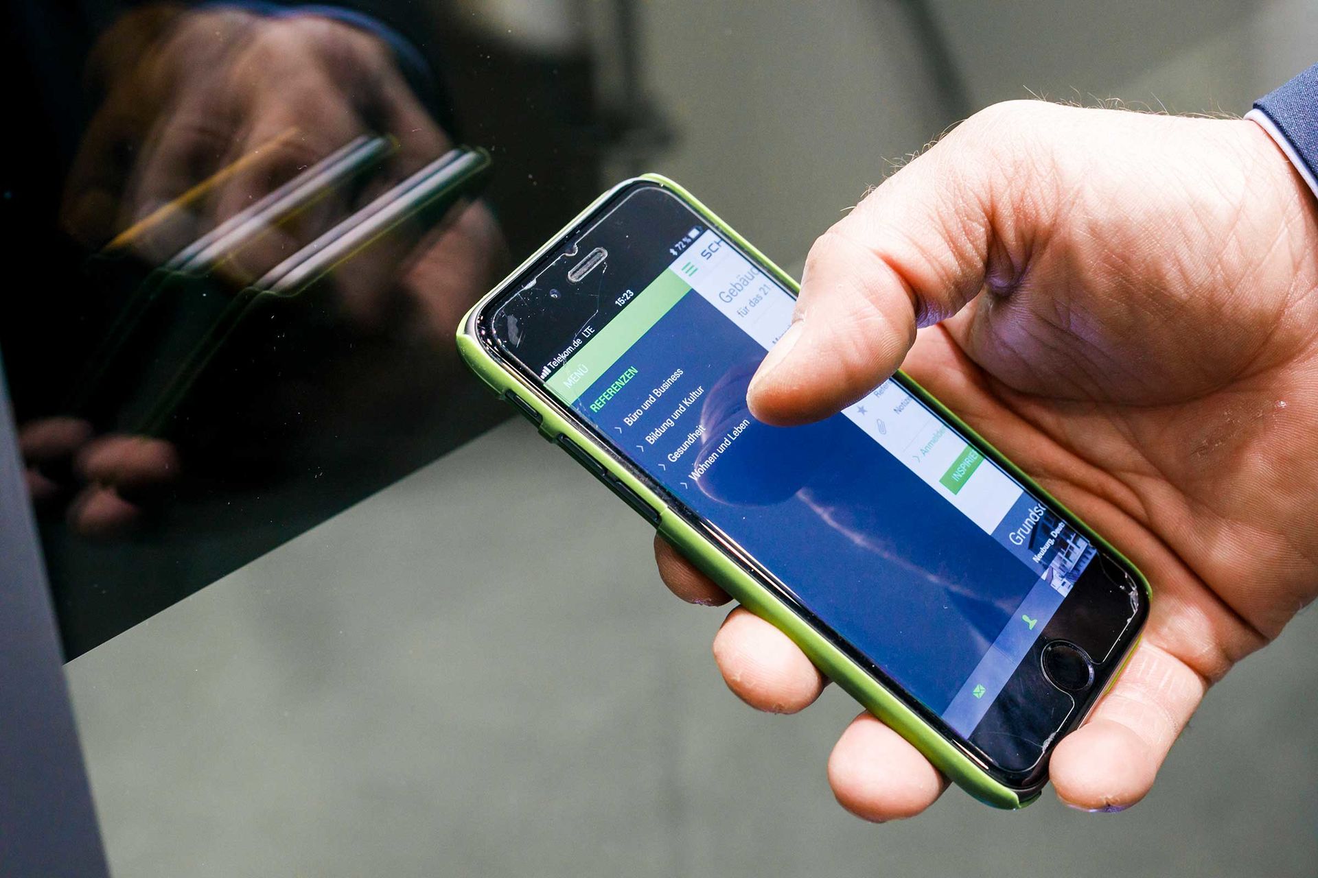 Softwarelösungen werden über mobile Endgeräte auf der FENSTERBAU FRONTALE 2018 gezeigt