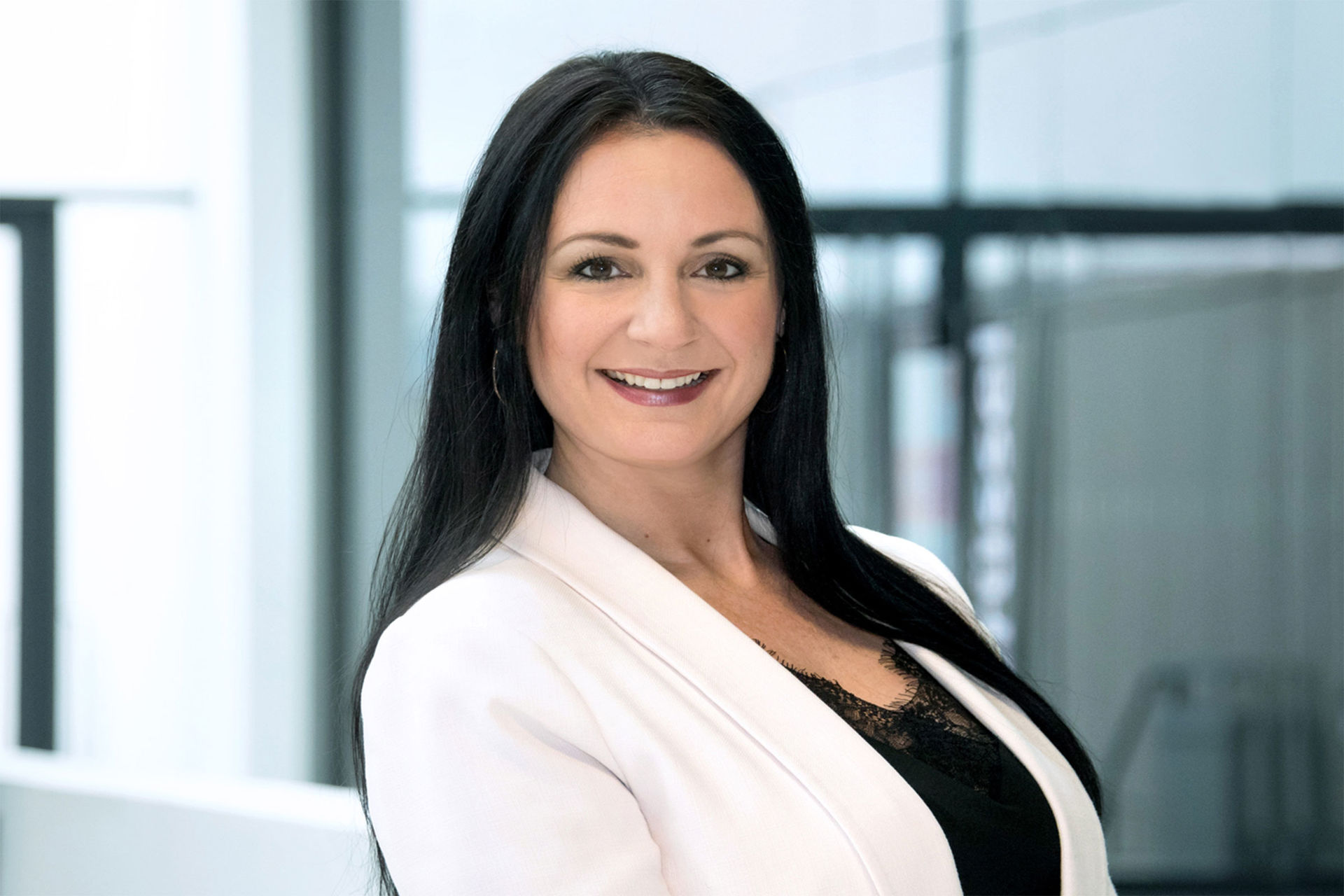 Stefanie Stichhan is Manager Organization and Exhibitor Support at HOLZ-HANDWERK and has been working at NürnbergMesse since August 2001.