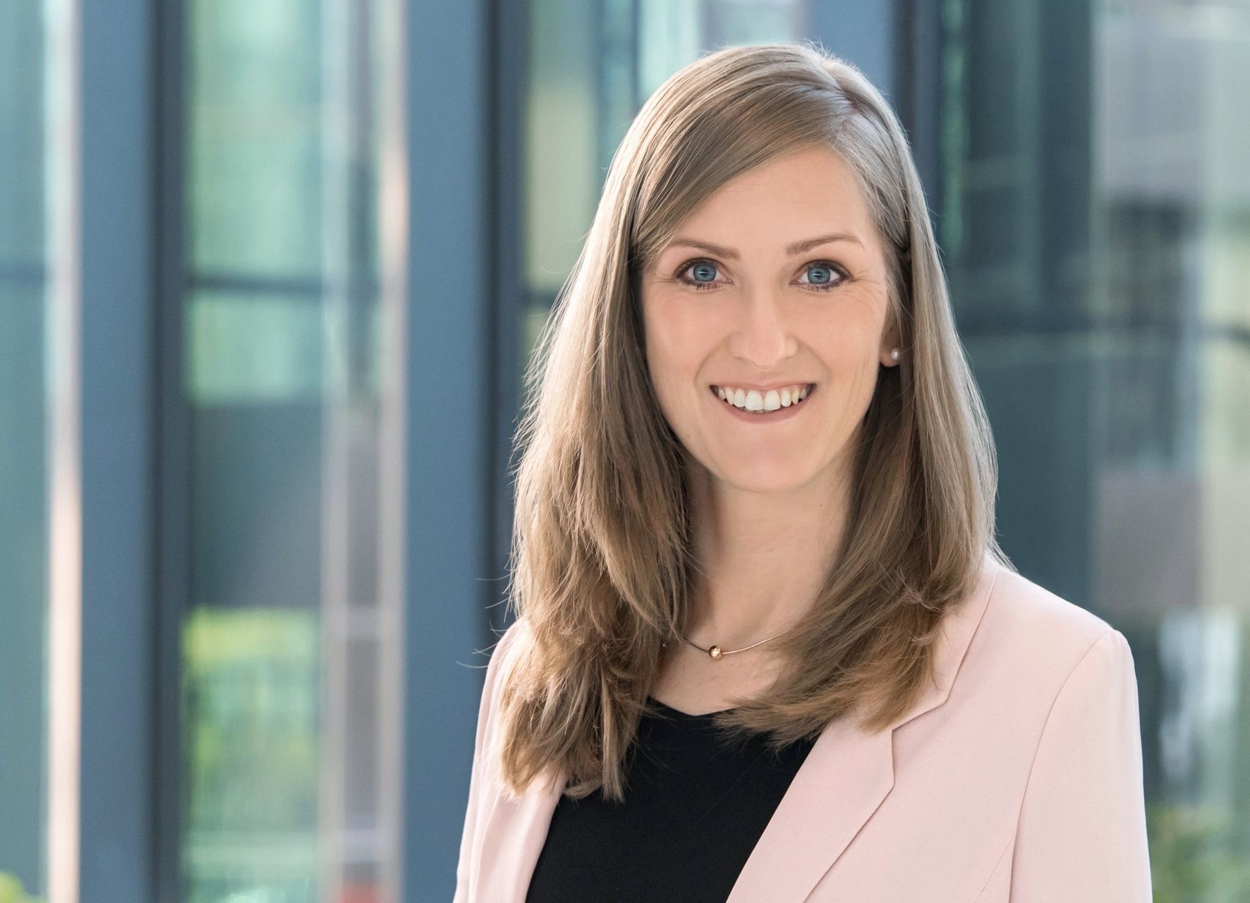 Sibylle Böttner has been Sales Manager at HOLZ-HANDWERK since April 2019.