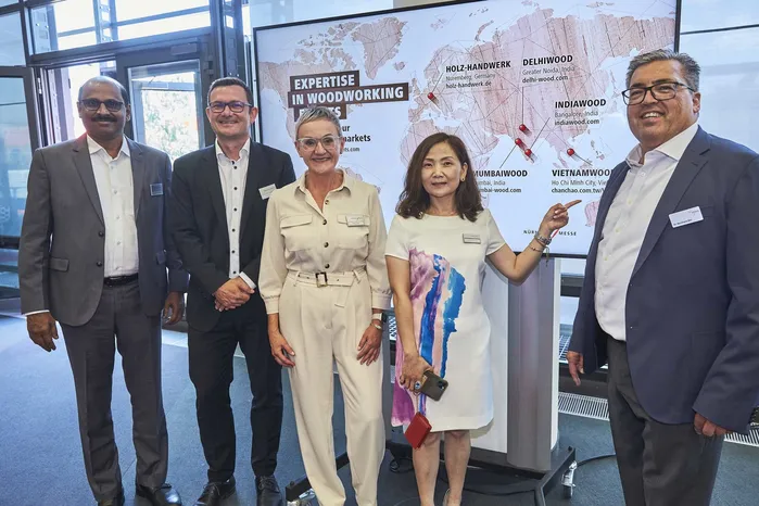 (f.l.t.r.) SivaKumar Venugopal (NürnbergMesse India), Stefan Dittrich (NürnbergMesse), Petra Wolf (NürnbergMesse), Judy Wang (Chan Chao International), Dr. Bernhard Dirr (VDMA)