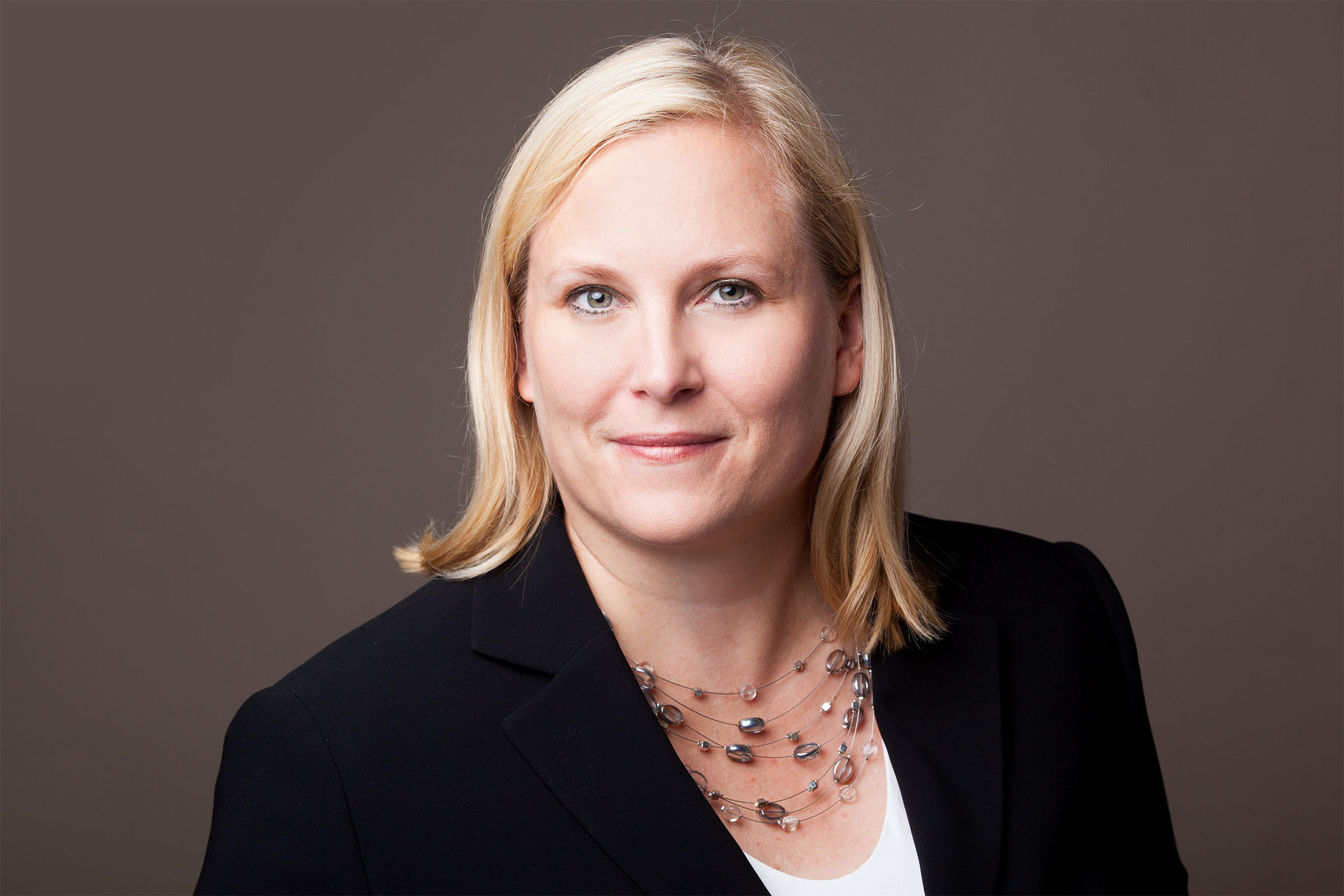 Dr. Rowena Arzt