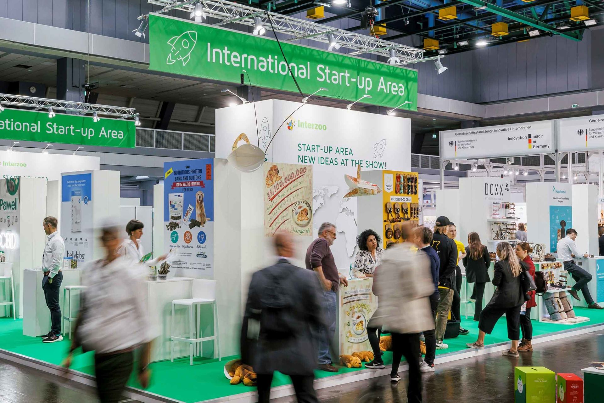 In der internationalen Start-up Area auf der Interzoo 2022 präsentieren junge Unternehmen neue Produkte für Heimtiere.