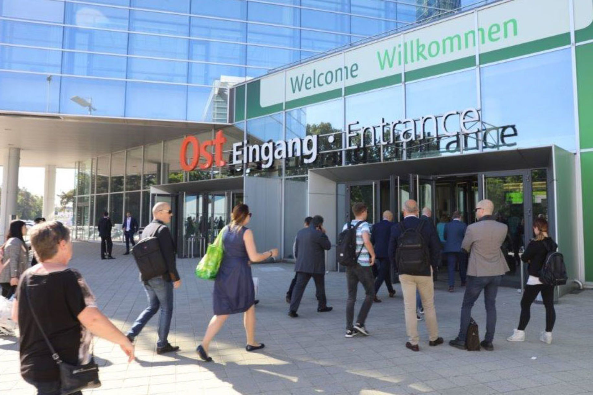 NürnbergMesse Eingang Ost: Willkommen zur Interzoo