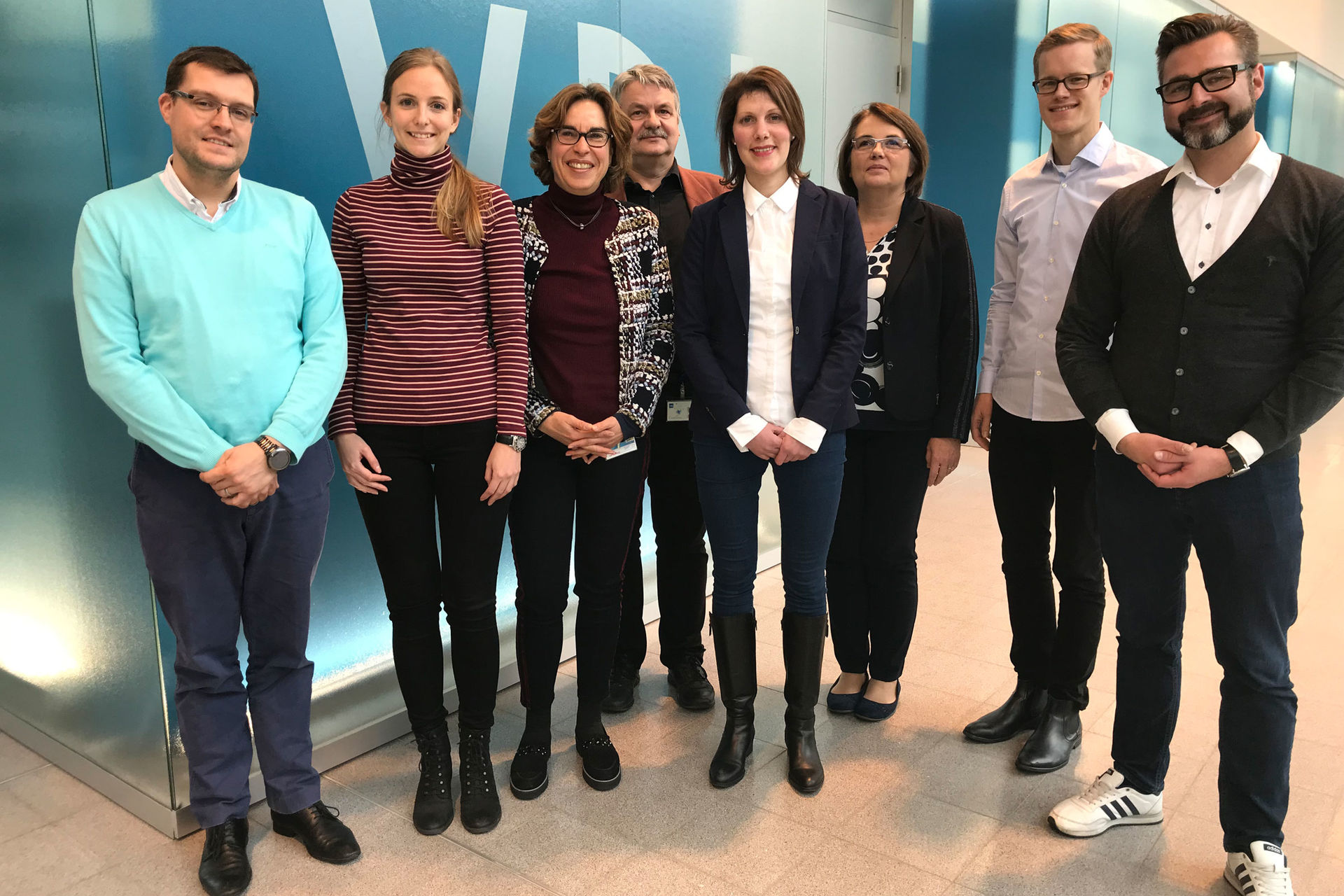 VDI and MedtecLIVE come together for innovation in medical technology (L to R: Clemens Krämer, Roche Diabetes Care GmbH, Mannheim; Corinna Meessen, Forschungszentrum Jülich; Dr Ljuba Woppowa, VDI e.V. Düsseldorf; Dr Andreas Herrmann, VDI e.V. Düsseldorf; Melanie Zimmermann, Ovesco Endoscopy AG, Tübingen; Fabienne Valambras, Informa, Siegburg; Michael Spiekerkötter, VDI e.V. Düsseldorf; Dennis Brussies, Ingenieurbüro Brussies, Munich)