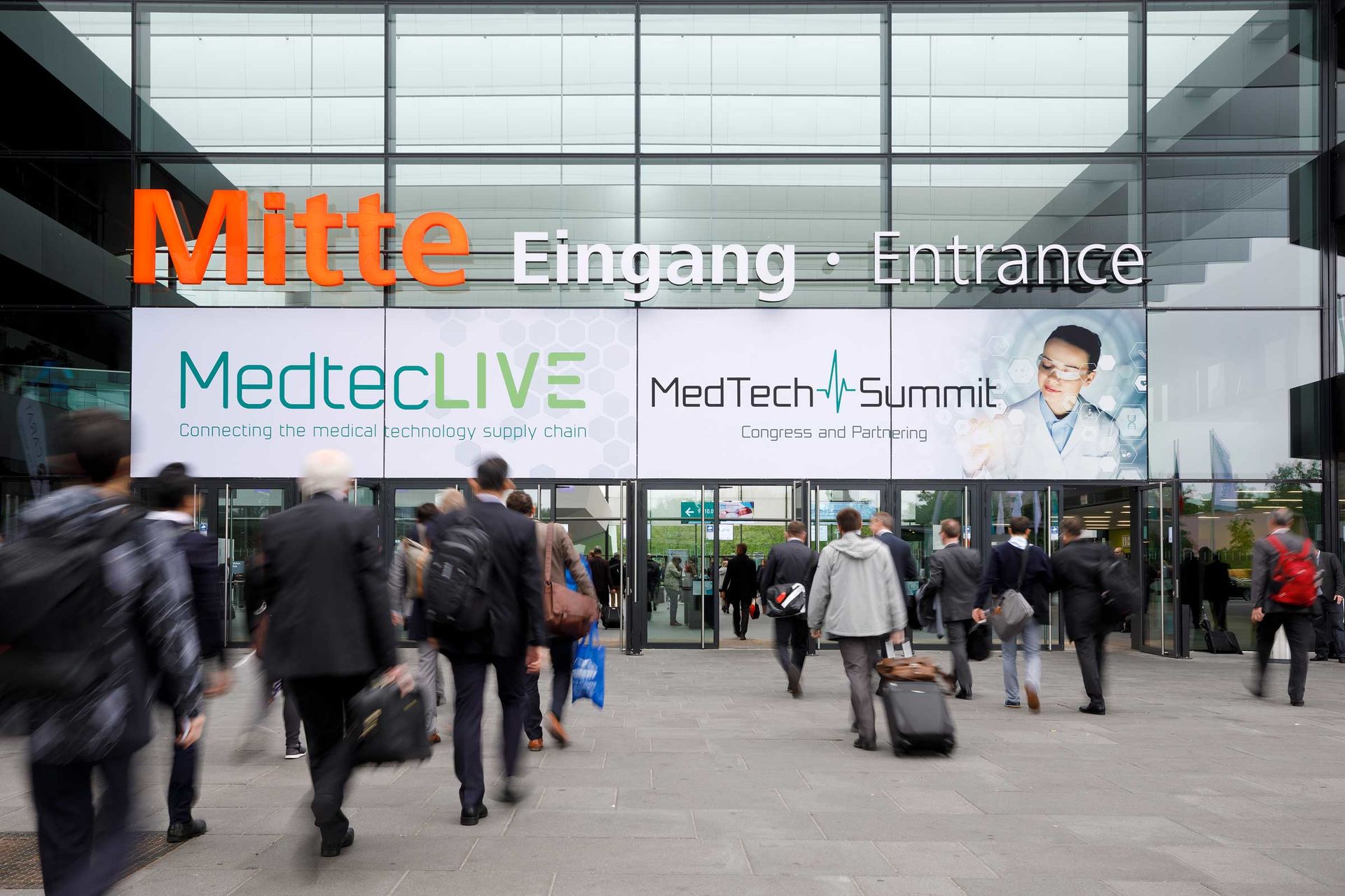 Besucheransturm am Eingang zur MedtecLIVE 2019