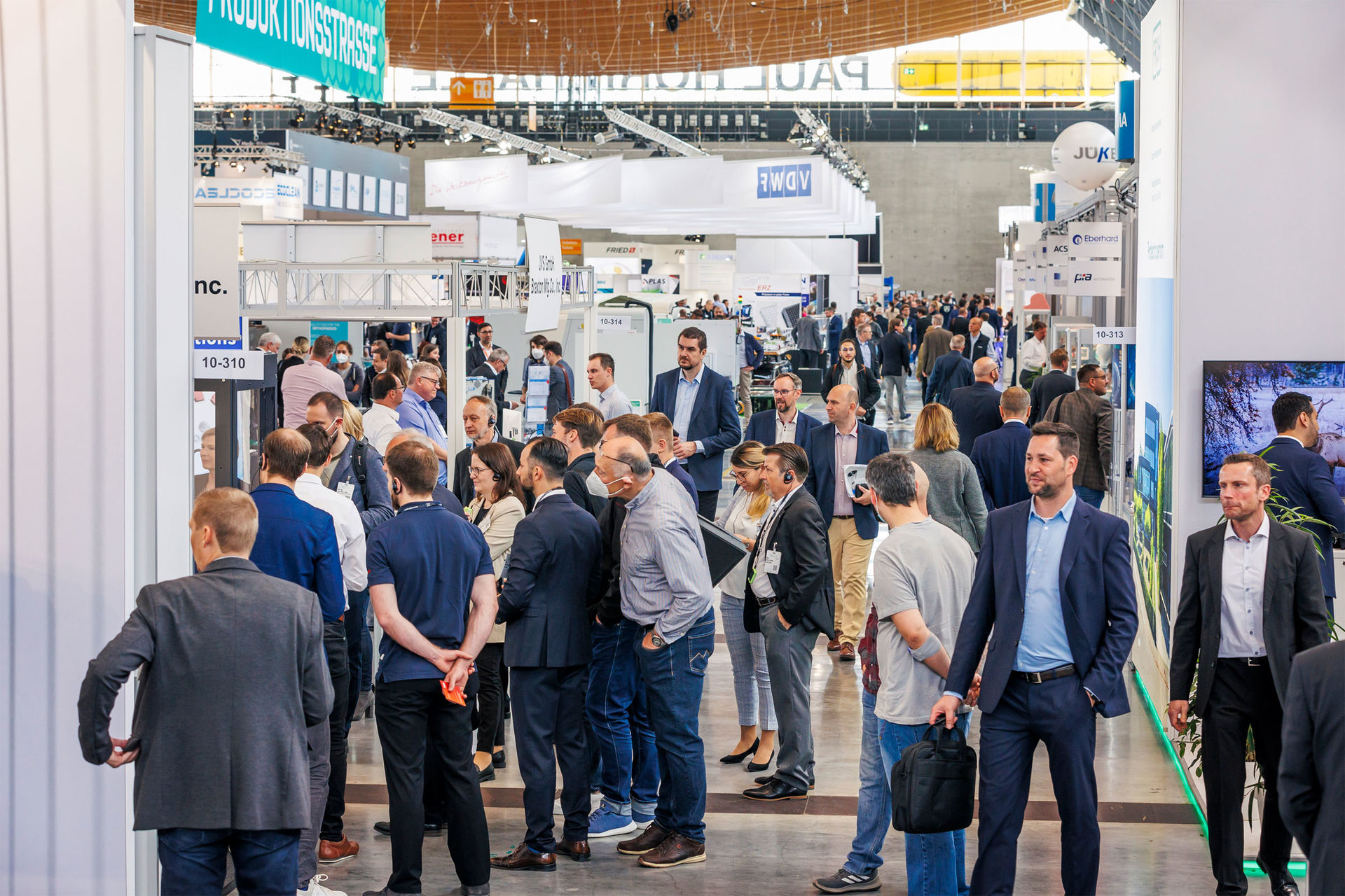 volle Messehalle MedtecLIVE with T4M 2022