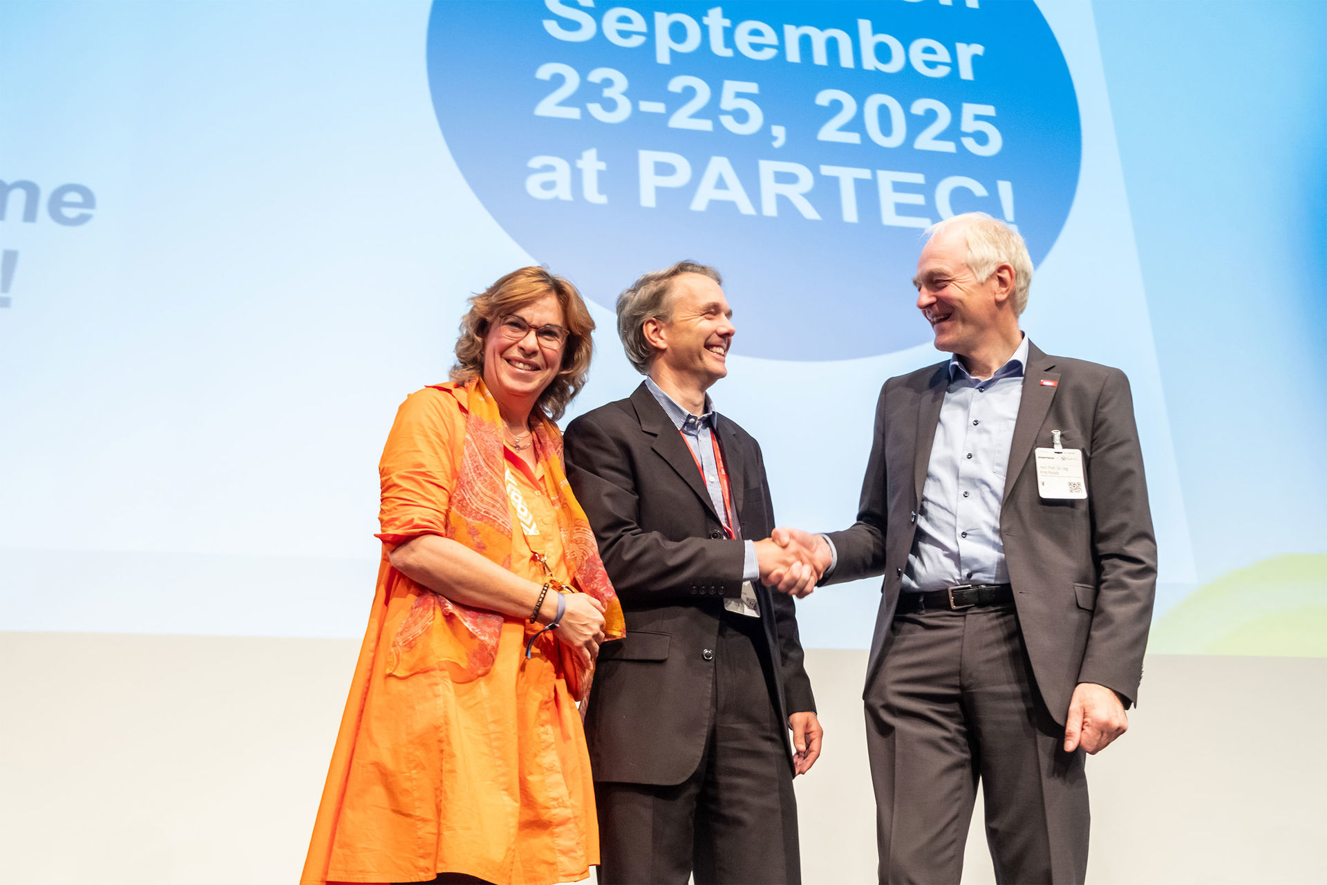 Professor Arno Kwade hands over the chairmanship of PARTEC to his successor Professor Lutz Mädler.
