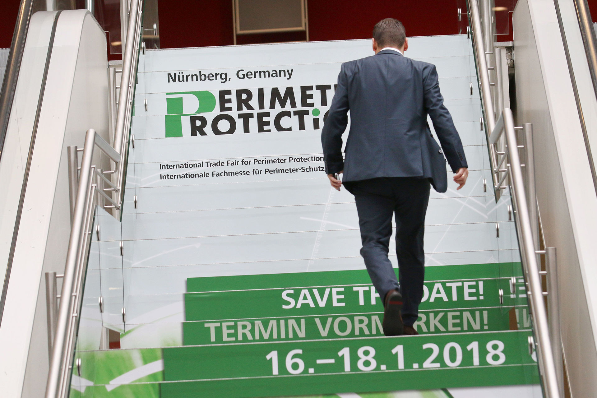 Hinweis auf die Perimeter Protection 2018 auf einer Treppe in der NürnbergMesse