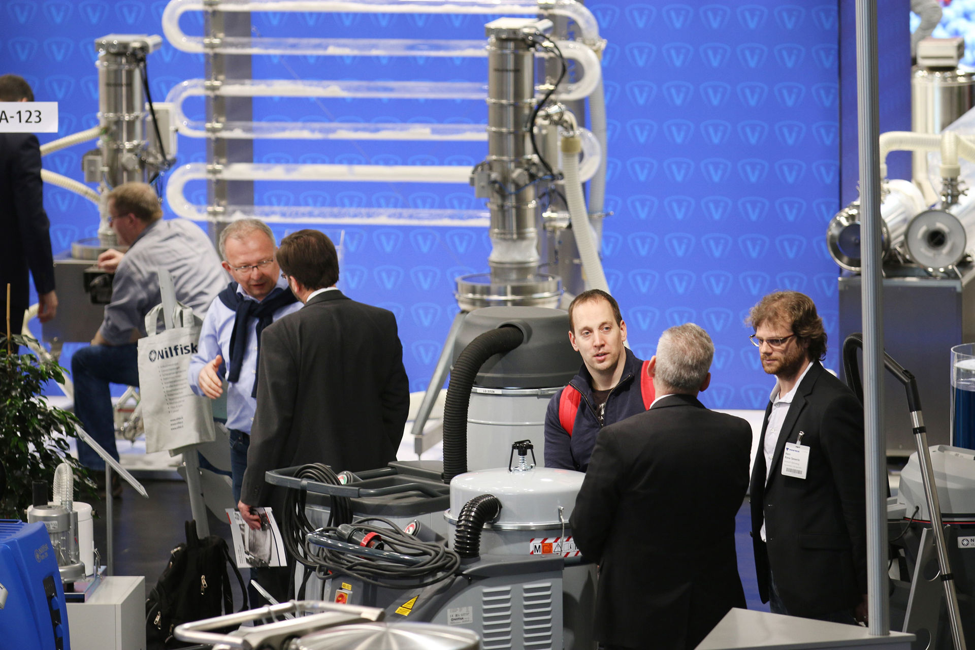 Über 300 Unternehmen mit Angeboten speziell für die Branchen Bau-Steine-Erden und Recycling werden auf der POWTECH 2017 erwartet.