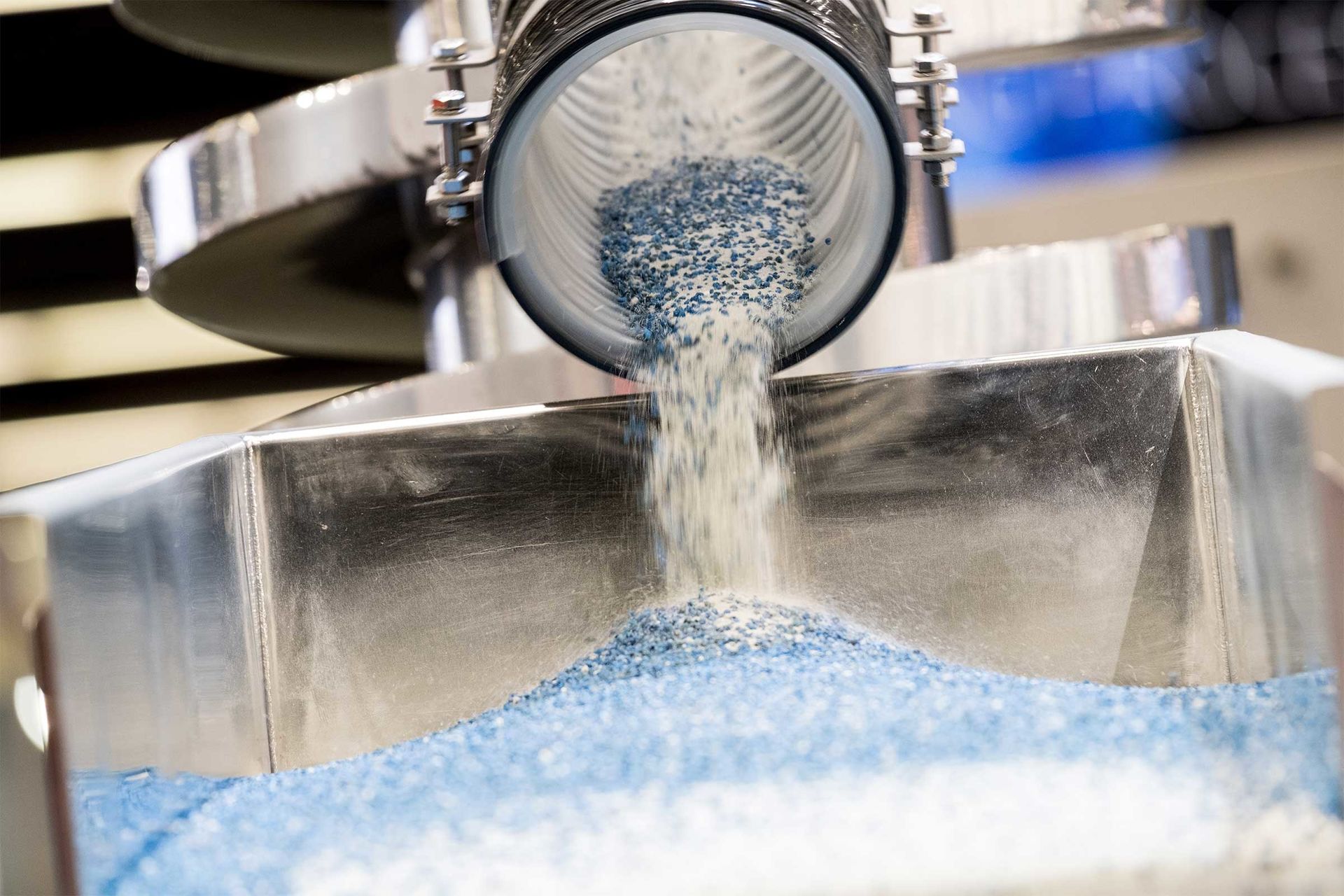 Pulver und Schüttgut in Bewegung auf der POWTECH