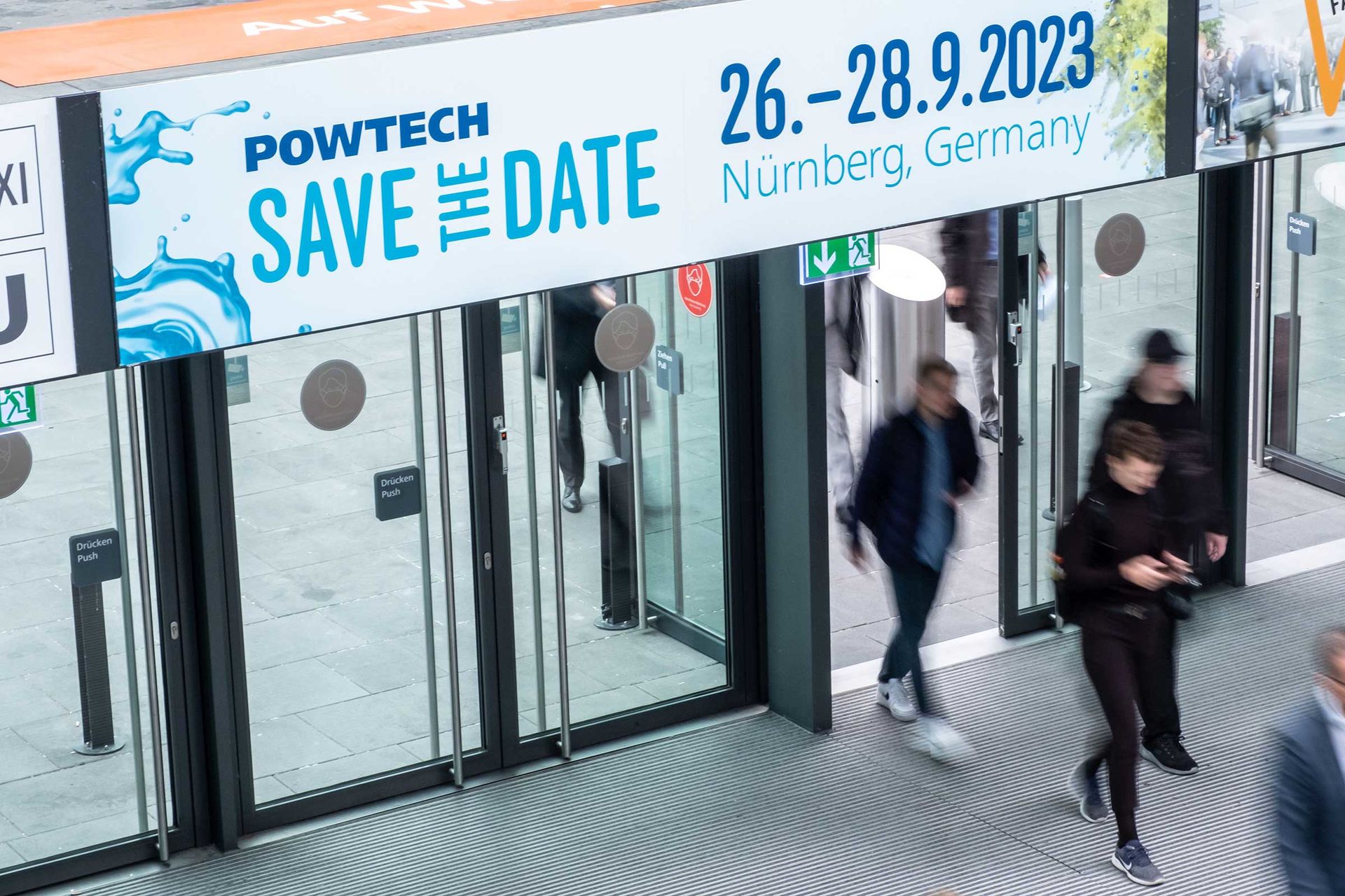 Messebesucher strömen auf die POWTECH 2022