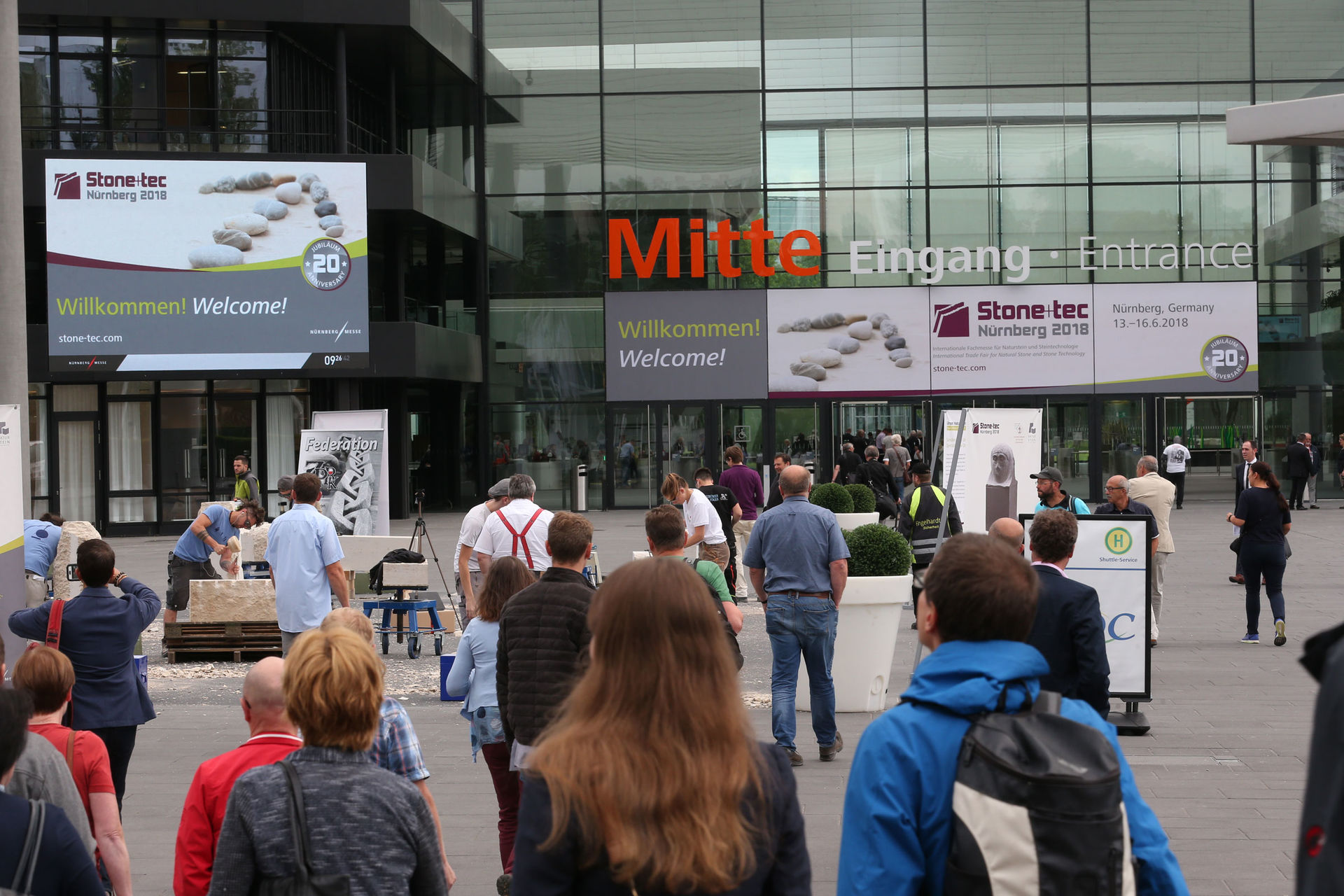 A head-turning performance: The young talent competition on the exhibition centre forecourt at Stone+tec got visitors in the mood for the event.