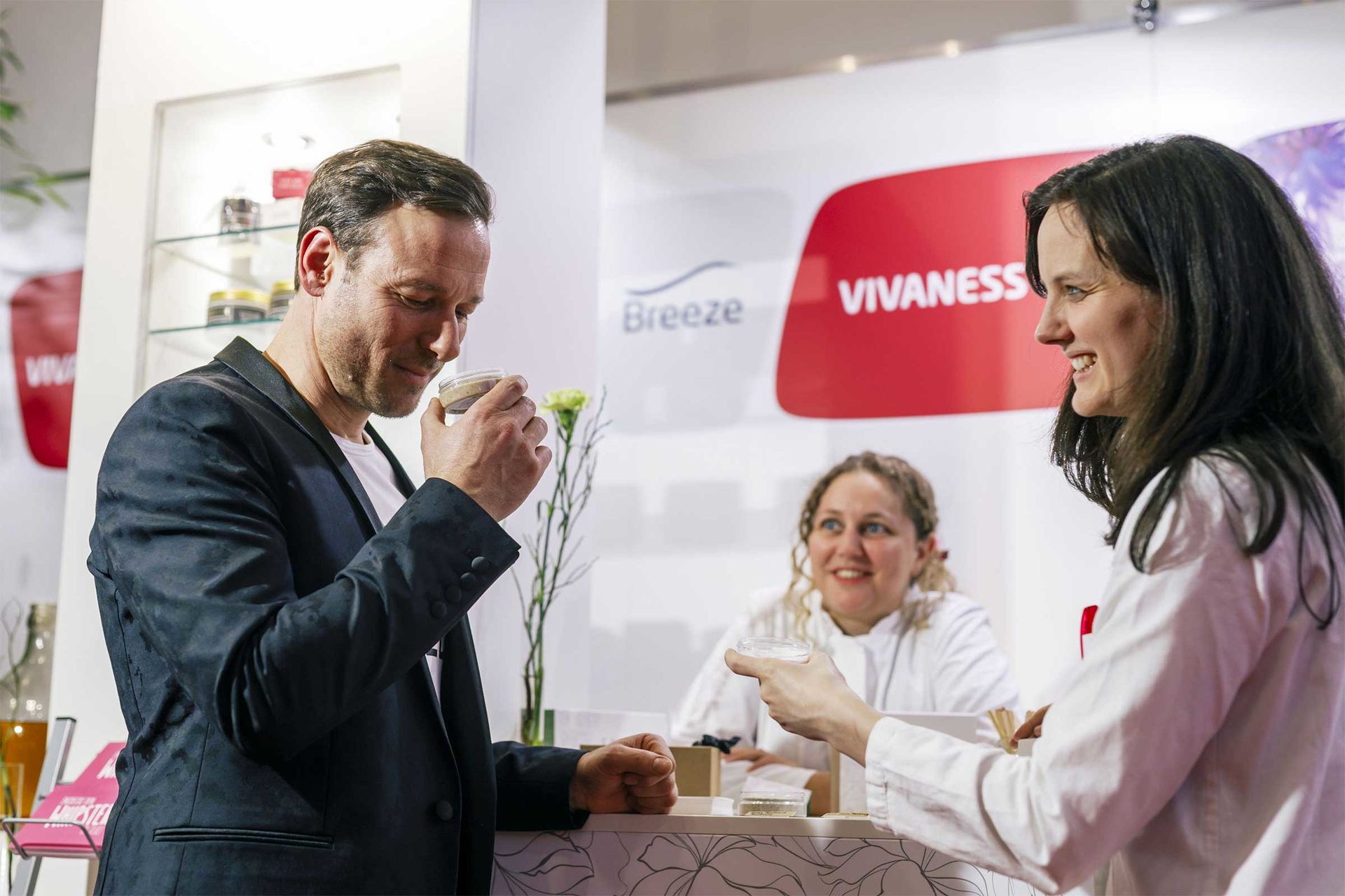Naturkosmetik-Fans auf der Fachmesse VIVANESS
