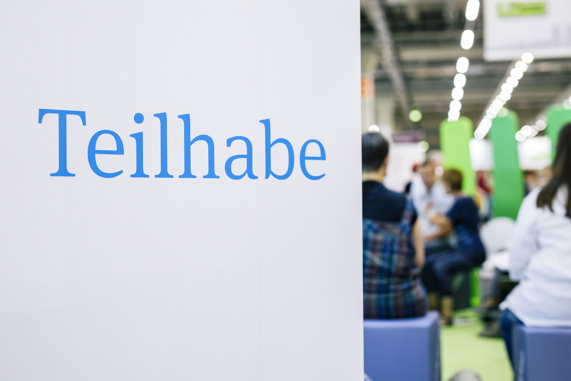 Werkstätten für behinderte Menschen tragen zur Teilhabe von Menschen mit Behinderungen am Arbeitsleben teil.
