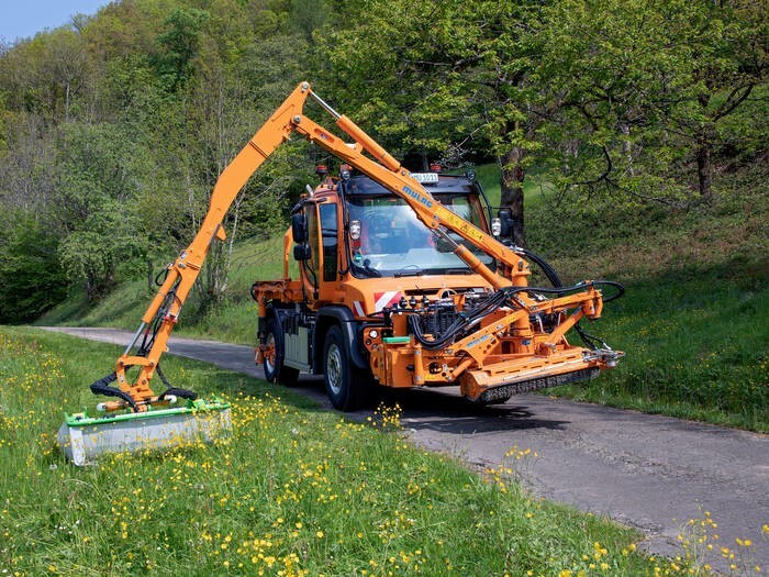 LOGO_Mercedes-Benz Unimog U 535 mit ECO-Mähgeräten von Mulag für die schonende Grünpflege