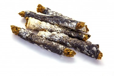 LOGO_Ergänzungsfutter aus zerkleinertem Kabeljau und Lachshaut - Sticks
