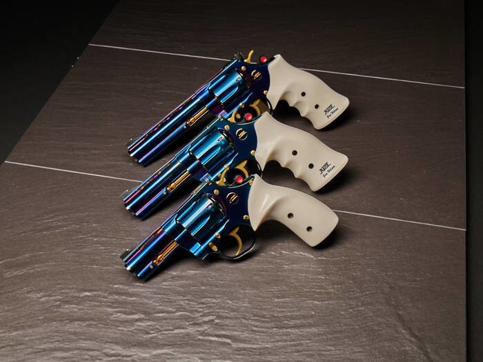 LOGO_Revolver Classic blue