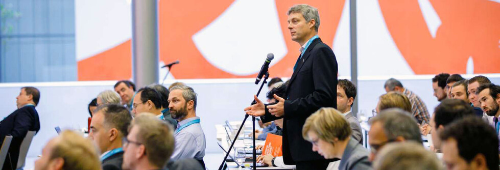 Speaker and interested audience at European Heat Pump Summit Speaker and interested audience at European Heat Pump Summit