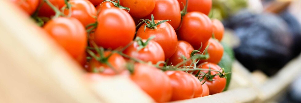 Kiste mit Tomaten